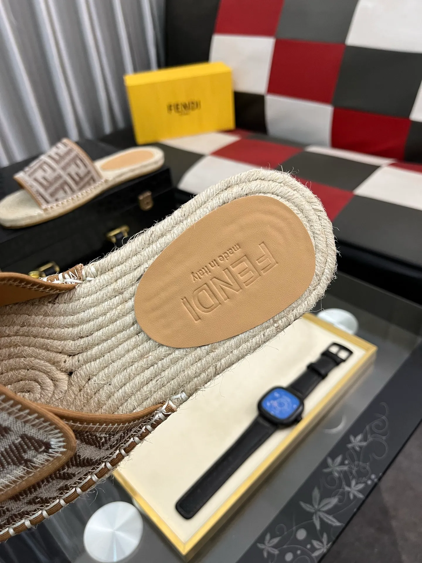 Men's shoes💰320⌚️⌚️[FENDI~Fendi slippers] High-end men's shoes brand official website 1:1 latest masterpiece: original mold customization, fabrics made of imported original materials, upgraded outsole, lighter, top quality in the market, simple and tasteful, a must-have for fashionistas, fashion is at your feet, full of confidence, the same style at the counter👍The season of summer slippers is here. Yardage: 38-44. Can be customized45.46.47